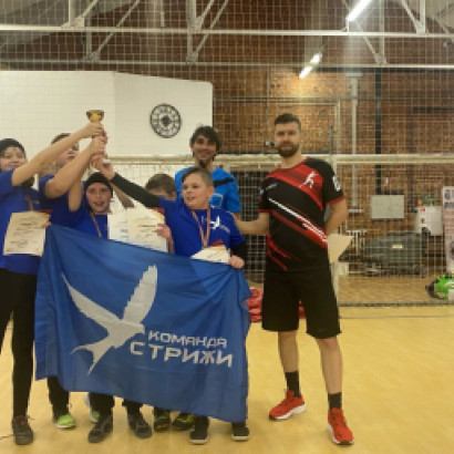 Команды-победители в возрастной категории 10-12 лет соревнований по спортивному лазертагу «Golden Cup»